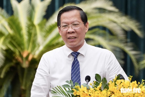 Chủ tịch Phan Văn Mãi: Không gian dọc sông Sài Gòn là điểm nhấn của quy hoạch chung TP.HCM- Ảnh 2. Chủ tịch UBND TP.HCM Phan Văn Mãi phát biểu tại phiên họp - Ảnh: HỮU HẠNH
