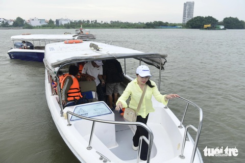 Tour đường sông rộn ràng dịp Lễ hội sông nước TP.HCM- Ảnh 1. Nhiều tour đường sông được các doanh nghiệp du lịch, lữ hành dành nhiều ưu đãi trong dịp Lễ hội sông nước TP.HCM - Ảnh: QUANG ĐỊNH