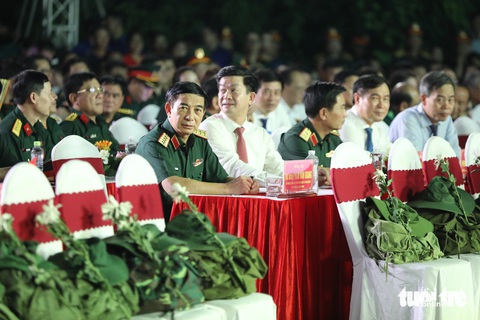 Hùng tráng 'Trường Sơn - chân trần chí thép'- Ảnh 3. Chương trình có sự tham dự của Đại tướng Phan Văn Giang, bộ trưởng Bộ Quốc phòng - Ảnh: HOÀNG TÁO