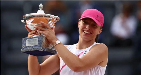 Tin tức thể thao sáng 19-5: Swiatek vô địch Italian Open; Chelsea mua sao trẻ Brazil- Ảnh 1. Swiatek lần thứ 3 đăng quang ở Italian Open - Ảnh: REUTERS