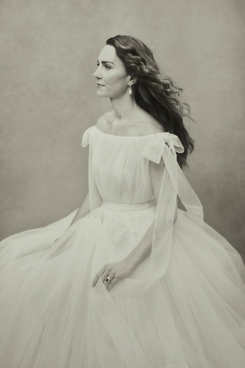 Chân dung Công nương Kate Middleton do nhiếp ảnh gia Paolo Roversi - Ảnh: NPG Chân dung Công nương Kate Middleton do nhiếp ảnh gia Paolo Roversi chụp - Ảnh: NPG