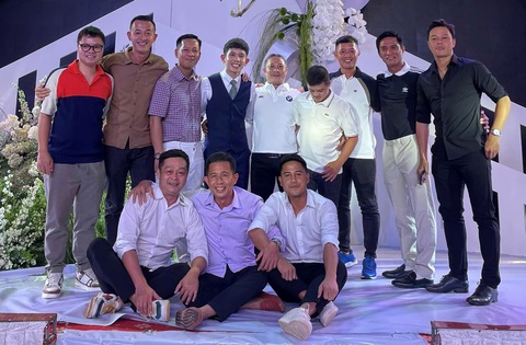 Cầu thủ Nguyễn Phong Hồng Duy tổ chức đám cưới ở Gia Lai- Ảnh 2. Đồng nghiệp ở Gia Lai dự lễ cưới của Nguyễn Phong Hồng Duy - Ảnh: QUỐC BÁCH