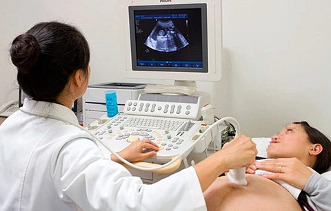 Sản phụ khám thai định kỳ tại Bệnh viện Phụ sản Hà Nội - Ảnh: BVCC Sản phụ khám thai định kỳ - Ảnh: BVCC