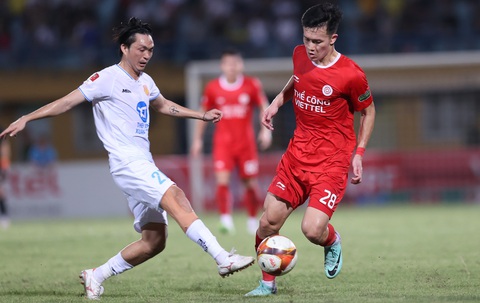 V-League 2024-2025: Nhộn nhịp mua sắm chưa từng có- Ảnh 2. Hoàng Đức (bìa phải) nhiều khả năng sẽ rời Viettel để đầu quân cho một đội bóng lớn phía bắc - Ảnh: MINH ĐỨC