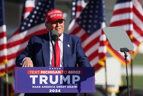 Cựu tổng thống Mỹ Donald Trump phát biểu trong một sự kiện tranh cử ở Freeland, Michigan, ngày 1-5 - Ảnh: REUTERS Cựu tổng thống Mỹ Donald Trump phát biểu trong một sự kiện tranh cử ở Freeland, Michigan, ngày 1-5 - Ảnh: REUTERS