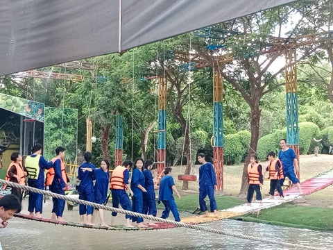 Hết lễ, bật Sau kỳ nghỉ lễ dài ngày, học sinh sẽ trở lại trường và kiểm tra học kỳ. Trong ảnh: học sinh TP.HCM vui chơi lễ 30-4, 1-5 - Ảnh: ANH TÚ
