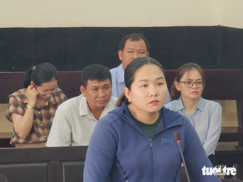 Cựu cán bộ tư pháp xã lừa đảo chiếm đoạt 2,1 tỉ đồng- Ảnh 1. Bị cáo Huỳnh Thị Mộng Cầm tại phiên tòa xét xử sơ thẩm - Ảnh: HOÀI THƯƠNG
