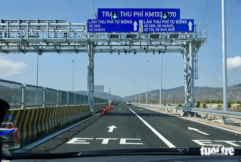 Trạm thu phí tự động đầu cao tốc từ Vĩnh Hảo - Cam Lâm - Ảnh: TRẦN TIẾN DŨNG Trạm thu phí tự động đầu cao tốc từ Vĩnh Hảo - Cam Lâm - Ảnh: TRẦN TIẾN DŨNG