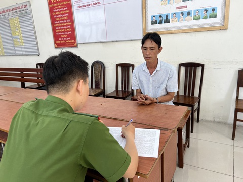 Dừng ô tô nơi vắng, một phụ nữ bị kề dao uy hiếp cướp 100 triệu đồng- Ảnh 1. Đỗ Trọng Thắng tại cơ quan công an - Ảnh: Công an cung cấp