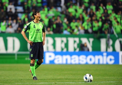 HLV Kim Sang Sik từng là trung vệ lừng danh với 5 lần vô địch K-league 1 (Hàn Quốc) - Ảnh: JEONBUK HLV Kim Sang Sik từng là trung vệ lừng danh với 5 lần vô địch K-league 1 (Hàn Quốc) - Ảnh: JEONBUK