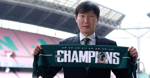 Tân HLV đội tuyển Việt Nam Kim Sang Sik có gì đặc biệt?- Ảnh 1. Ông Kim Sang Sik ăn mừng chức vô địch quốc gia thứ 8 của CLB Jeonbuk Hyundai Motors vào năm 2020 - Ảnh: JEONBUK HUYNDAI MOTOTRS