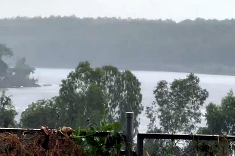 Bình Phước xuất hiện 'mưa vàng' giải nhiệt- Ảnh 1. Khu vực huyện Đồng Phú, Bình Phước đón nhận cơn