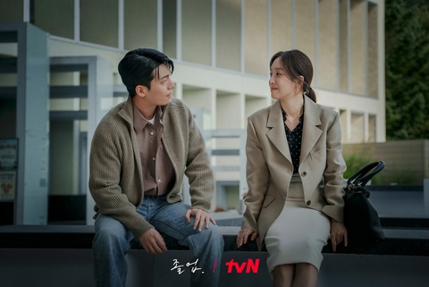 Chuyện tình lãng mạn ở Hagwon mang đến câu chuyện tình yêu bí mật giữa một giáo viên trường học và học sinh cũ của mình. Chuyện tình lãng mạn ở Hagwon mang đến câu chuyện tình yêu bí mật giữa một giáo viên trường học và học sinh cũ của mình.