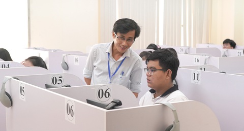 Xét tuyển vào Trường đại học Sư phạm TP.HCM năm nay nhiều điểm mới, thí sinh lưu ý- Ảnh 1. Thí sinh dự thi đánh giá năng lực chuyên biệt đợt 1 năm 2024 do Trường đại học Sư phạm TP.HCM tổ chức. Để đăng ký xét tuyển vào trường bằng kết quả kỳ thi này, thí sinh có học lực lớp 12 xếp loại giỏi - Ảnh: XUÂN HUY