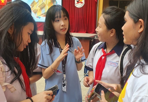 Học sinh lớp 9 ở TP.HCM tham quan và tìm hiểu về tuyển sinh lớp 10 tại ngày hội tư vấn về tuyển sinh lớp 10 ở Trường THPT Thalmann, quận 1 - Ảnh: H.HG. Học sinh lớp 9 ở TP.HCM tham quan và tìm hiểu về tuyển sinh lớp 10 tại ngày hội tư vấn về tuyển sinh lớp 10 ở Trường THPT Ernst Thalmann, quận 1 - Ảnh: H.HG.