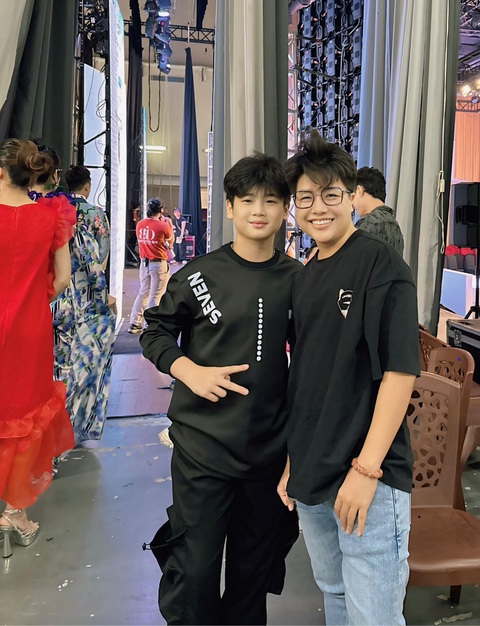Ảo thuật gia nhí Bảo Long chuẩn bị debut với vai trò diễn viên- Ảnh 1. Sao nhí Bảo Long và đạo diễn Yun Bin.