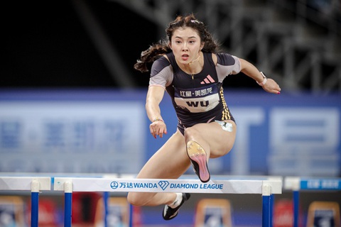 Có nên trang điểm khi chơi thể thao?- Ảnh 1. Ngô Diễm Ni thi đấu không tốt ở Diamond League, trong khi trang điểm lại rất kỹ - Ảnh: GETTY IMAGES