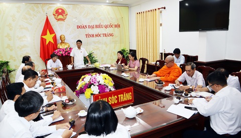Ngành điện phía Nam đẩy mạnh đầu tư lưới điện- Ảnh 2. Đoàn Đại biểu Quốc hội tỉnh Sóc Trăng đề nghị Cty Điện lực Sóc Trăng quan tâm đến an sinh xã hội, đẩy mạnh công tác tuyên truyền sử dụng điện an toàn, tiết kiệm điện và hiệu quả