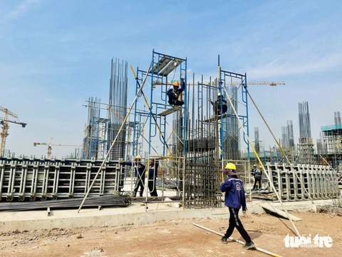 Thép Trung Quốc nhập khẩu giá mềm lại đe dọa thị trường Việt- Ảnh 2. Công trình trọng điểm xây dựng hạ tầng sân bay sử dụng thép trong nước - Ảnh: CÔNG TRUNG