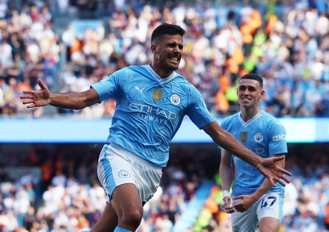 Man City đăng quang vô địch Premier League 2023-2024- Ảnh 4. Rodri ghi bàn quyết định giúp Man City đánh bại West Ham 3-1 để đăng quang chức vô địch Premier League - Ảnh: REUTERS