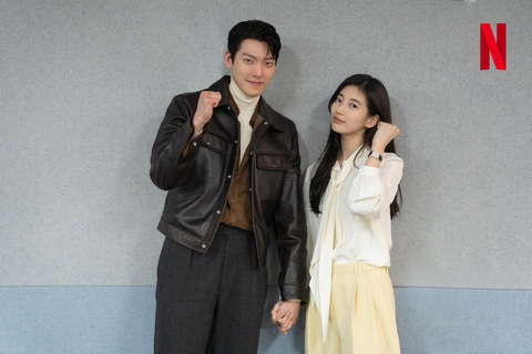 Kim Woo Bin và Suzy tái hợp sau 8 năm trong 'All the love you wish for'- Ảnh 1. Kim Woo-Bin và Bae Suzy tái hợp trên màn ảnh sau bảy năm, khiến người hâm mộ không khỏi phấn khích.