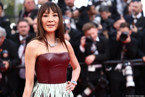 Dương Tử Quỳnh trẻ trung trong bộ đầm độc đáo của nhà tạo mốt Bottega Veneta - Ảnh: GETTY IMAGES Dương Tử Quỳnh trẻ trung trong bộ đầm độc đáo của nhà tạo mốt Bottega Veneta - Ảnh: GETTY IMAGES