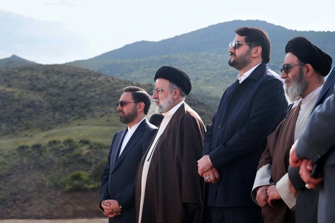 Những hình ảnh cuối cùng của Tổng thống Iran Ebrahim Raisi trước khi tử nạn ngày 19-5 - Ảnh: AFP Những hình ảnh cuối cùng của Tổng thống Iran Ebrahim Raisi trước khi tử nạn ngày 19-5 - Ảnh: AFP