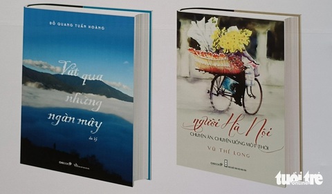 Hai quyển sách mở đầu Tủ sách văn hóa Việt xuất bản sang tiếng Trung - Ảnh: LINH ĐOAN Hai quyển sách mở đầu Tủ sách văn hóa Việt xuất bản sang tiếng Trung - Ảnh: LINH ĐOAN