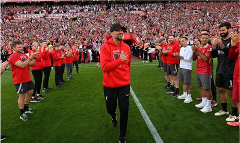 Jurgen Klopp rời Liverpool, lời từ biệt của một huyền thoại- Ảnh 1. HLV Jurgen Klopp trong ngày chia tay Liverpool - Ảnh: Liverpool FC