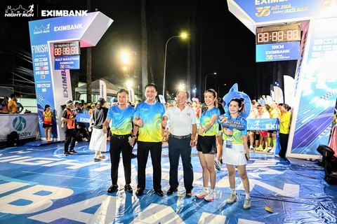 Ho Chi Minh City Night Run Eximbank thành công rực rỡ- Ảnh 3. Ho Chi Minh City Night Run Eximbank thành công rực rỡ - Ảnh 3.