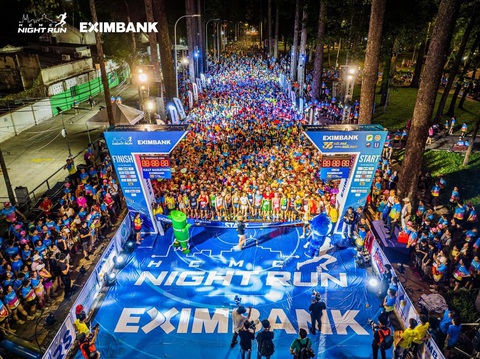 Ho Chi Minh City Night Run Eximbank thành công rực rỡ- Ảnh 1. Ho Chi Minh City Night Run Eximbank thành công rực rỡ - Ảnh 1.