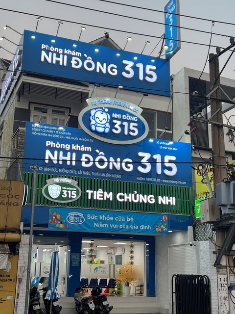 Hệ thống y tế góp phần giải bài toán khó của ngành- Ảnh 1. Đội ngũ bác sĩ chuyên khoa nhi giàu kinh nghiệm tại Hệ thống Y tế Nhi đồng 315 có thâm niên trung bình từ 7 năm.