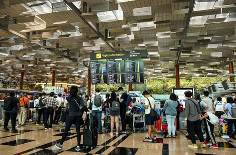 Du khách đến Singapore có thể dùng làn tự động để nhập cảnh- Ảnh 1. Du khách đến Singapore có thể dùng làn tự động để nhập cảnh- Ảnh 1.