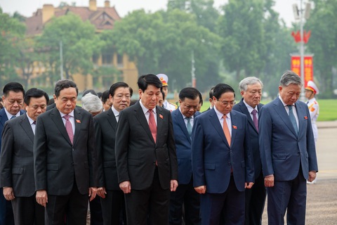 Đại biểu Quốc hội dự kỳ họp thứ 7 vào lăng viếng Chủ tịch Hồ Chí Minh- Ảnh 3. Thủ tướng Phạm Minh Chính và các lãnh đạo Đảng, Nhà nước tưởng niệm Chủ tịch Hồ Chí Minh - Ảnh: GIA HÂN