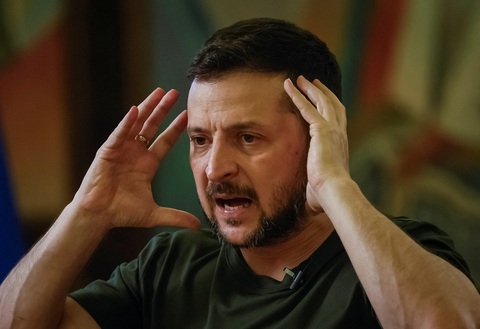 Tổng thống Ukraine Volodymyr Zelensky trả lời phỏng vấn độc quyền Hãng tin Reuters - Ảnh: REUTERS Tổng thống Ukraine Volodymyr Zelensky trả lời phỏng vấn độc quyền Hãng tin Reuters - Ảnh: REUTERS