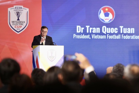 Việt Nam cùng bảng Indonesia, Philippines ở ASEAN Cup 2024- Ảnh 9. Chủ tịch VFF Trần Quốc Tuấn phát biểu chào mừng tại lễ bốc thăm ASEAN Cup 2024 - Ảnh: HOÀNG TÙNG