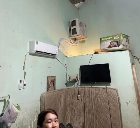 Ảnh vui 21-5: Cái máy lạnh lắp đặt kiểu 'ngang trái'- Ảnh 1. Lắp máy lạnh thế này được cái tăng tiền điện.