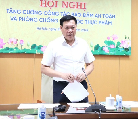 Ngộ độc thực phẩm gia tăng toàn vụ lớn, vài trăm người mắc/vụ- Ảnh 1. Ông Đỗ Xuân Tuyên phát biểu tại hội nghị sáng nay 21-5 - Ảnh: NGUYỄN NHIÊN