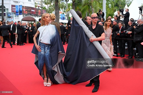 Hoa hậu Hoàn vũ Philippines 2015 'quấn chăn' lên thảm đỏ Cannes- Ảnh 4. Hoa hậu Hoàn vũ Philippines 2015 'quấn chăn' lên thảm đỏ Cannes- Ảnh 4.