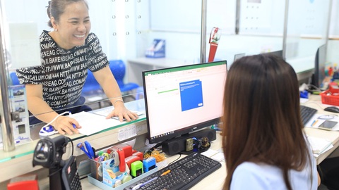 Ngành nước TP.HCM: Nhận diện khách hàng là trung tâm để phục vụ- Ảnh 1. Từ nhiều năm nay, ngành nước TP.HCM luôn chú trọng chất lượng dịch vụ khách hàng - Ảnh: DƯƠNG HÂN