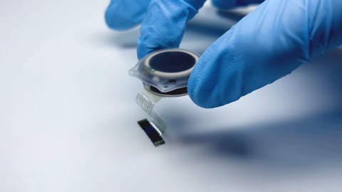 Neuralink được thử nghiệm cấy chip vào não cho bệnh nhân thứ hai- Ảnh 1. Neuralink dự kiến sẽ thực hiện ca cấy ghép chip thứ hai trong tháng 6 tới.