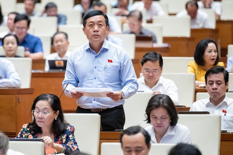 Đại biểu đề xuất sử dụng gầm cầu đường bộ làm bãi đỗ xe, các dịch vụ kinh doanh khác- Ảnh 1. Đại biểu Hà Phước Thắng - Ảnh: GIA HÂN