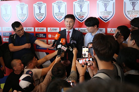HLV Kim Sang Sik giữa vòng vây truyền thông sau Lễ bốc thăm ASEAN Cup 2024 - Ảnh: HOÀNG TÙNG Áp lực lớn cho tân HLV trưởng tuyển Việt Nam trong 2 trận đấu vòng loại World Cup 2026, dù đội tuyển Việt Nam hầu như không còn hy vọng đi tiếp - Ảnh: HOÀNG TÙNG
