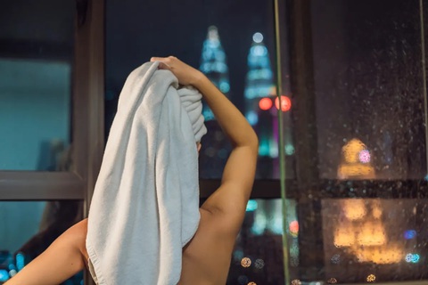 Tắm vào buổi nào tùy thuộc vào lựa chọn cá nhân, miễn con người cảm thấy thoải mái và hạnh phúc - Ảnh: Shutterstock Tắm vào buổi nào tùy thuộc vào lựa chọn cá nhân, miễn con người cảm thấy thoải mái và hạnh phúc - Ảnh: Shutterstock