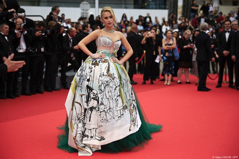 Phim bêu xấu ông Trump nhận tràng vỗ tay 8 phút tại Cannes- Ảnh 6. Nữ diễn viên Maria Bakalova, người sẽ thủ Ivana Trump, người vợ cũ quá cố của Donald Trump - Ảnh: GETTY IMAGES