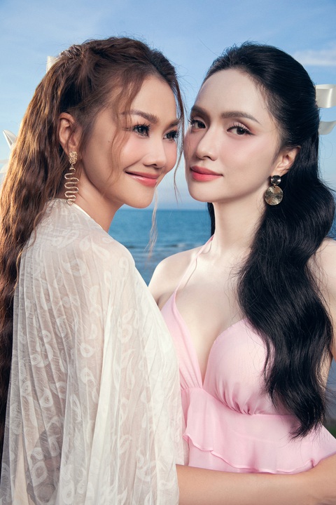 Bên cạnh Thanh Hằng, show diễn còn quy tụ dàn mẫu tên tuổi như hoa hậu Hương Giang, Xuân Hạnh, á hậu Lệ Hằng, Thủy Tiên… Bên cạnh Thanh Hằng, show diễn còn quy tụ dàn mẫu tên tuổi như hoa hậu Hương Giang, Xuân Hạnh, á hậu Lệ Hằng, Thủy Tiên…