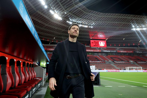 Atalanta có cản nổi Leverkusen?- Ảnh 4. Alonso là một trong những huấn luyện viên sáng giá của bóng đá châu Âu - Ảnh: Alexander Hassenstein