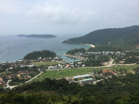 Giữ rừng giữ biển, Cù Lao Chàm là xã có doanh thu cao nhất Quảng Nam- Ảnh 3. Trung tâm xã đảo Tân Hiệp - Cù Lao Chàm - Ảnh: B.D.