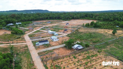 Để chiếm đất rừng, xây dựng trái phép ở Phú Quốc: Bí thư, chủ tịch xã, phường sẽ chịu trách nhiệm- Ảnh 2. Toàn cảnh dự án khu dân cư Cửa Cạn của nhóm người Công ty TNHH tư vấn đầu tư và phát triển LHĐ (ở phường Dương Đông) - Ảnh: CHÍ CÔNG
