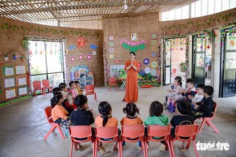 Điểm trường đẹp như mơ, cô giáo hào hứng dạy các em thơ- Ảnh 3. Lớp học mới khang trang do chính tay các cô giáo ở điểm trường trang trí - Ảnh: NAM TRẦN